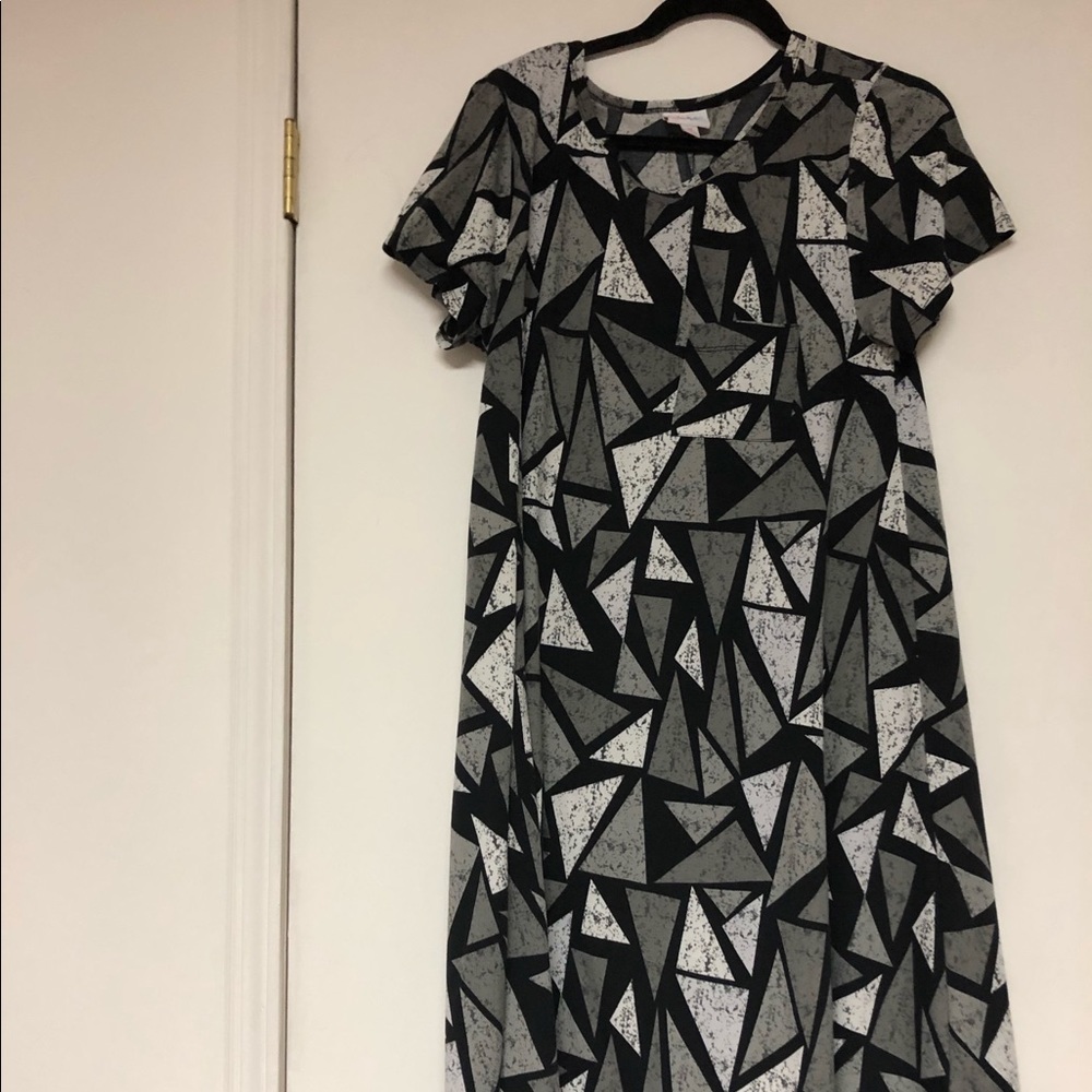 M Black/Grey/White Lularoe Carly dress